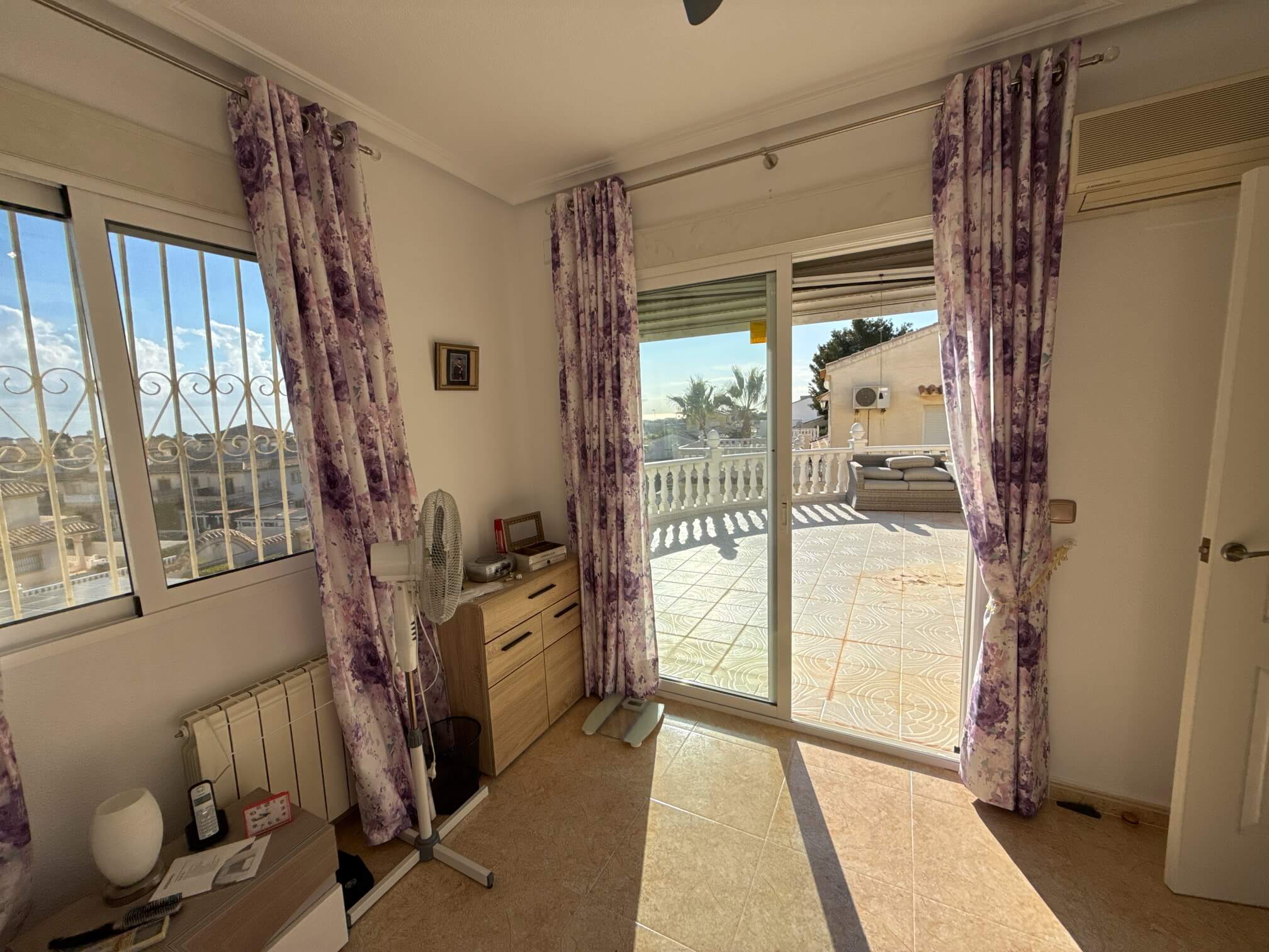 For sale - 3 Bedroom 3 Bathroom Villa in Villamartin -  - Alicante