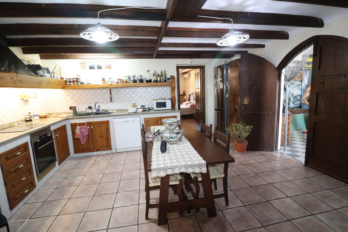 For sale - 5 Bedroom 2 Bathroom House - Detached Villa in Algorfa - Algorfa Centro  - Alicante