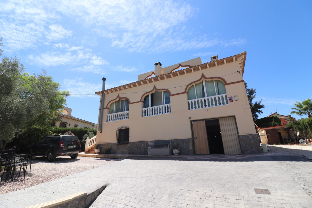 For sale - 5 Bedroom 2 Bathroom House - Detached Villa in Algorfa - Algorfa Centro  - Alicante