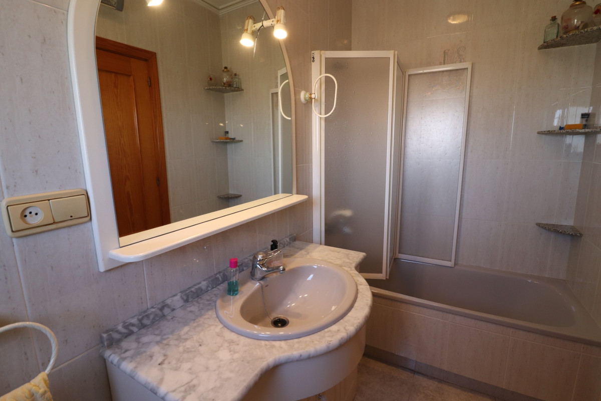 For sale - 5 Bedroom 2 Bathroom House - Detached Villa in Algorfa - Algorfa Centro  - Alicante