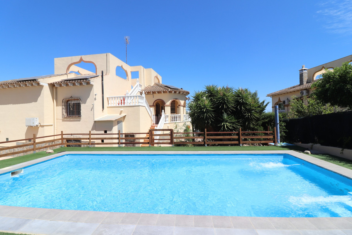 For sale - 5 Bedroom 2 Bathroom House - Detached Villa in Algorfa - Algorfa Centro  - Alicante