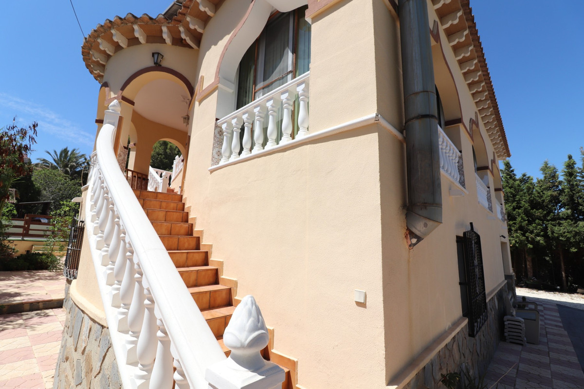 For sale - 5 Bedroom 2 Bathroom House - Detached Villa in Algorfa - Algorfa Centro  - Alicante