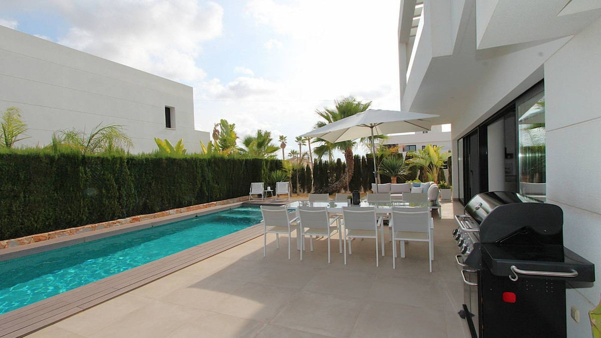 For sale - 3 Bedroom 3 Bathroom House - Detached Villa in Rojales - Ciudad Quesada  - Alicante
