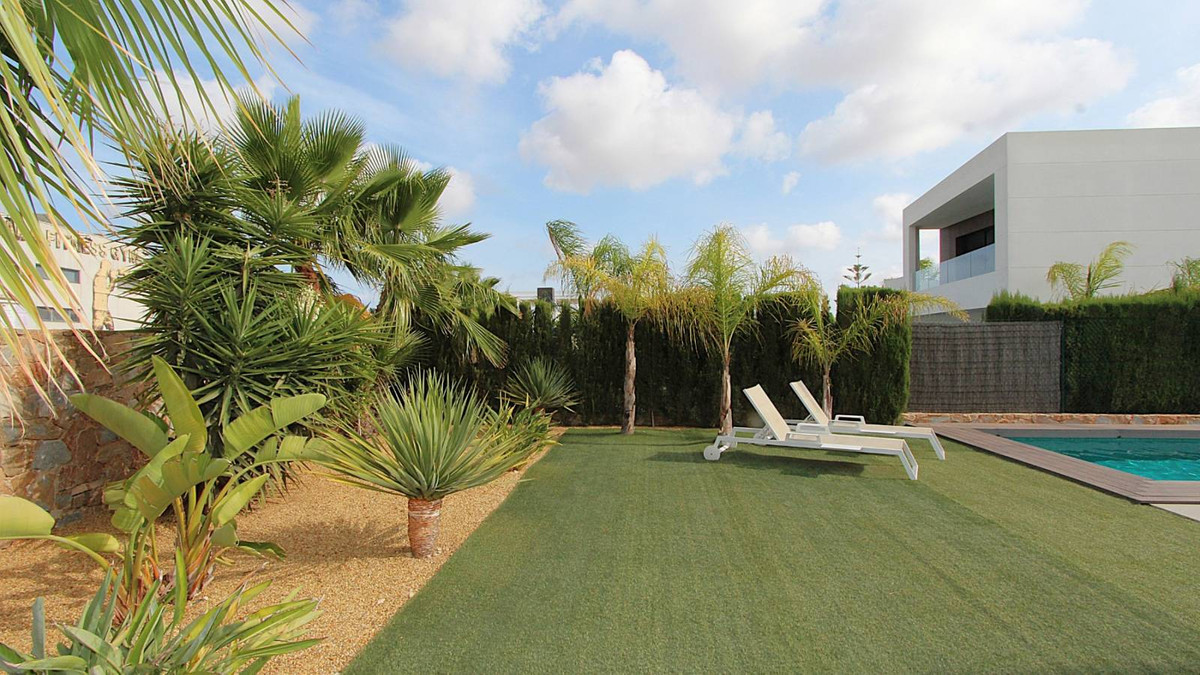 For sale - 3 Bedroom 3 Bathroom House - Detached Villa in Rojales - Ciudad Quesada  - Alicante