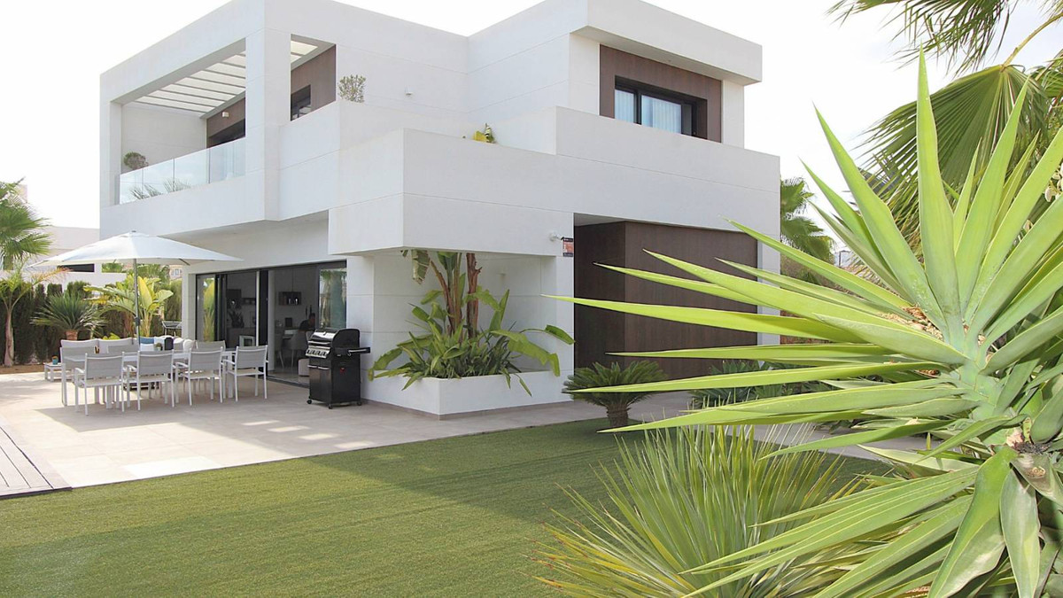 For sale - 3 Bedroom 3 Bathroom House - Detached Villa in Rojales - Ciudad Quesada  - Alicante