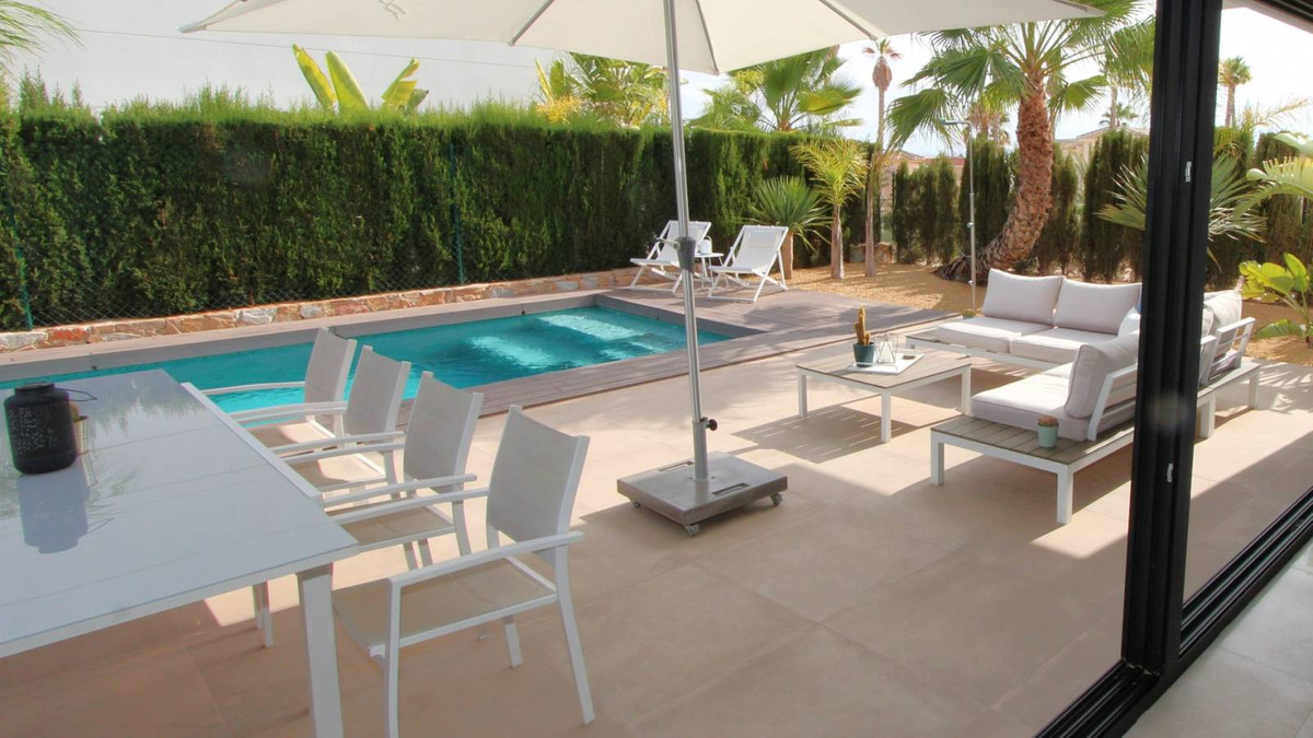 For sale - 3 Bedroom 3 Bathroom House - Detached Villa in Rojales - Ciudad Quesada  - Alicante