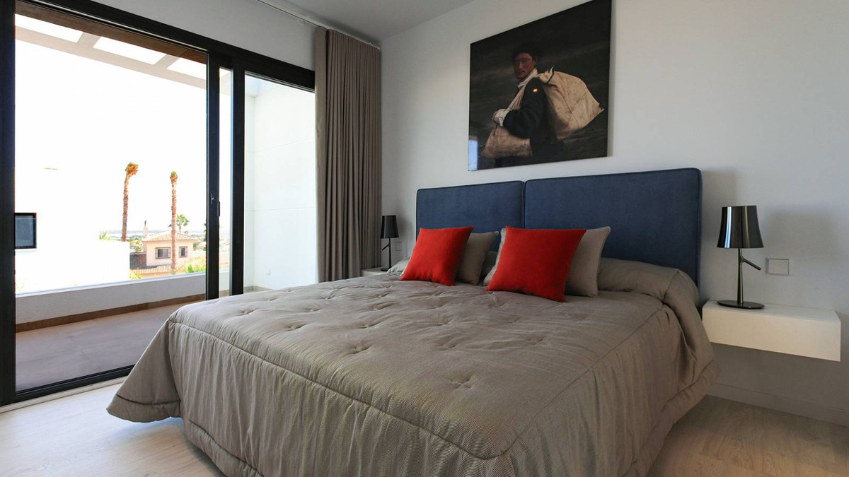 For sale - 3 Bedroom 3 Bathroom House - Detached Villa in Rojales - Ciudad Quesada  - Alicante