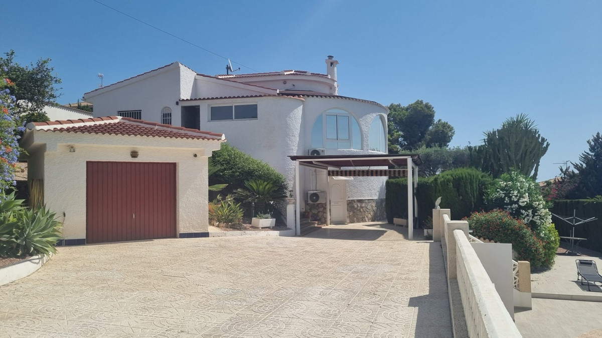 For sale - 5 Bedroom 3 Bathroom House - Detached Villa in Rojales - Ciudad Quesada  - Alicante