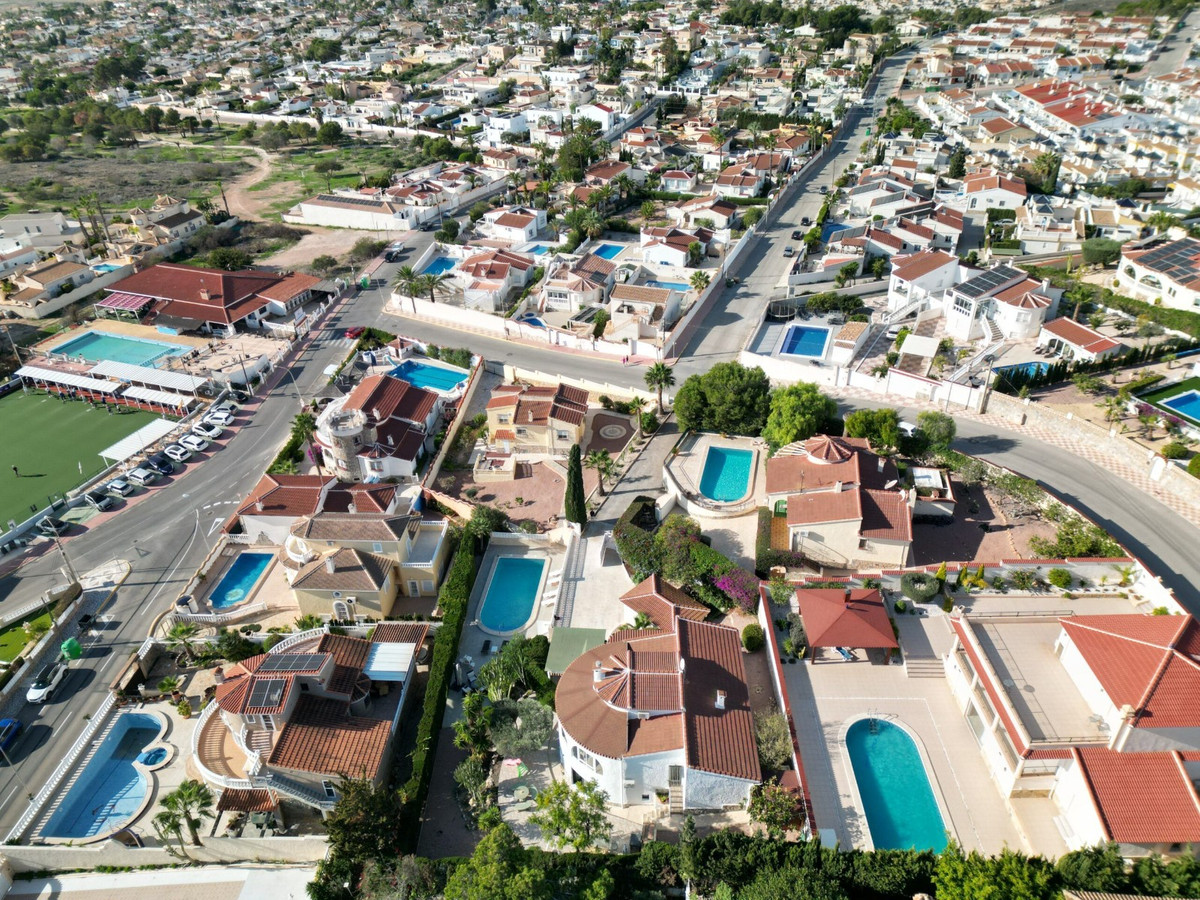 For sale - 5 Bedroom 3 Bathroom House - Detached Villa in Rojales - Ciudad Quesada  - Alicante