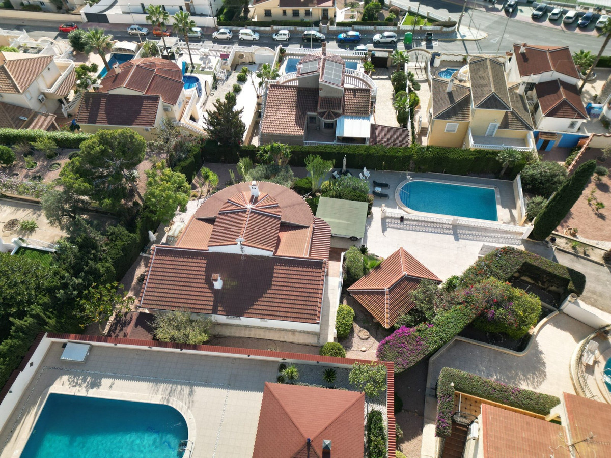 For sale - 5 Bedroom 3 Bathroom House - Detached Villa in Rojales - Ciudad Quesada  - Alicante