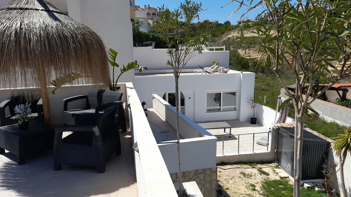 For sale - 6 Bedroom 5 Bathroom House - Detached Villa in Rojales - Ciudad Quesada  - Alicante