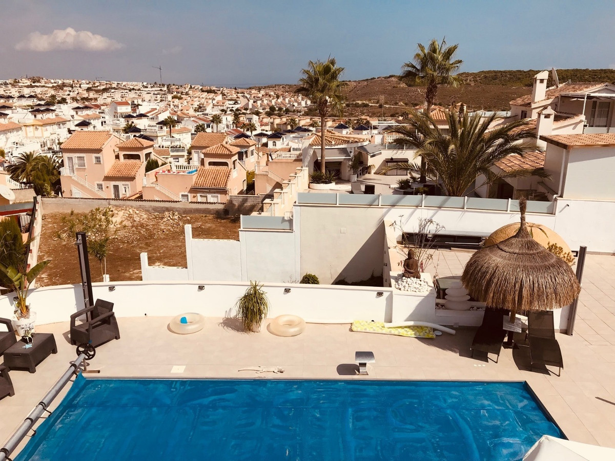 For sale - 6 Bedroom 5 Bathroom House - Detached Villa in Rojales - Ciudad Quesada  - Alicante