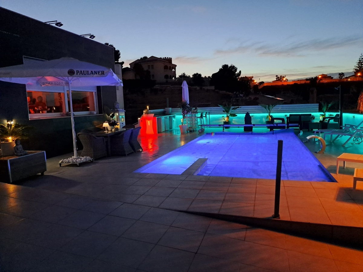 For sale - 6 Bedroom 5 Bathroom House - Detached Villa in Rojales - Ciudad Quesada  - Alicante