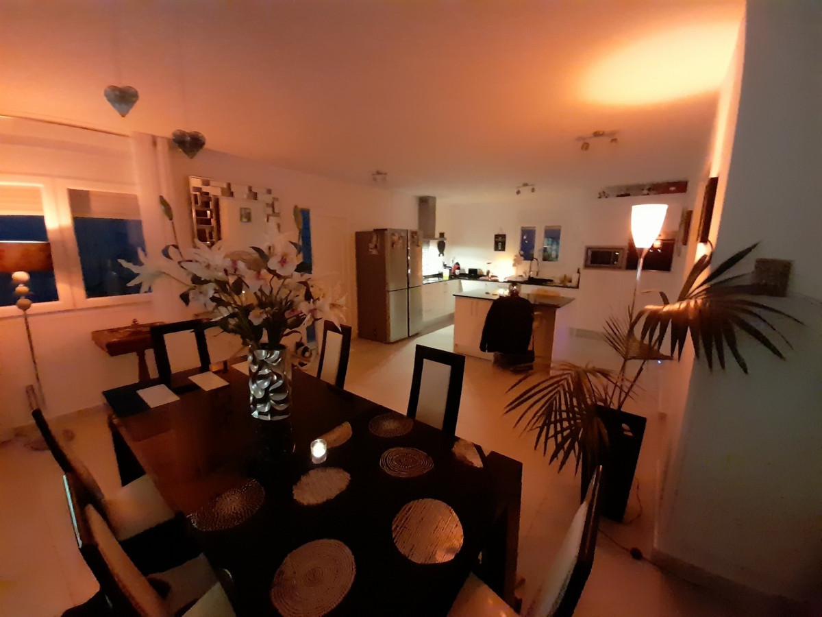 For sale - 6 Bedroom 5 Bathroom House - Detached Villa in Rojales - Ciudad Quesada  - Alicante