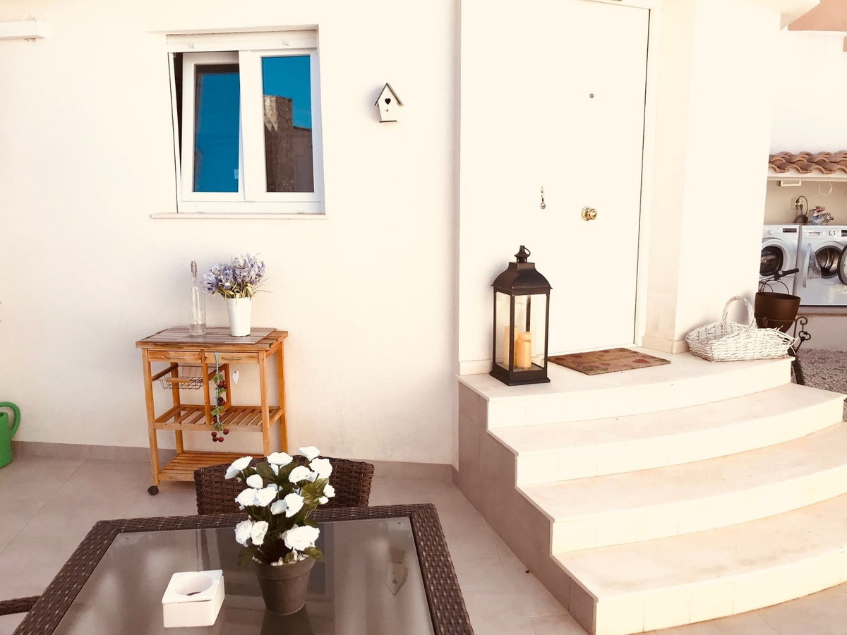 For sale - 6 Bedroom 5 Bathroom House - Detached Villa in Rojales - Ciudad Quesada  - Alicante