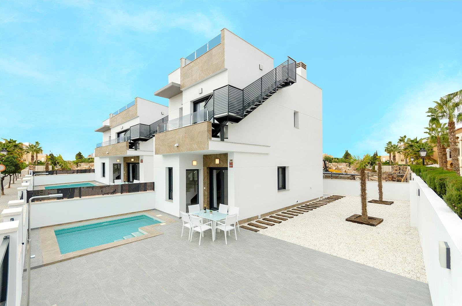 For sale - 3 Bedroom 3 Bathroom Villa in Torrevieja - Torretas  - Alicante