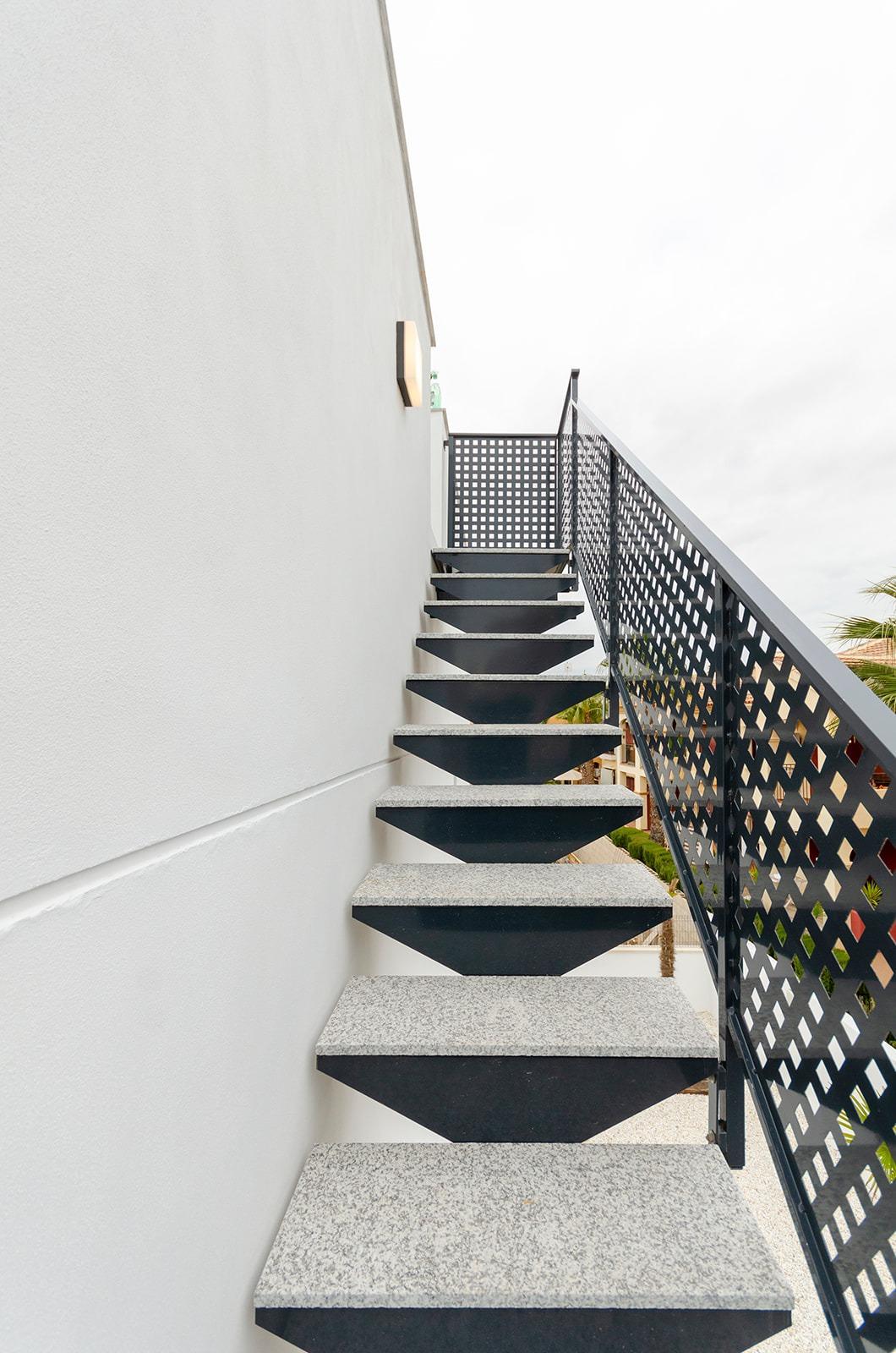 For sale - 3 Bedroom 3 Bathroom Villa in Torrevieja - Torretas  - Alicante