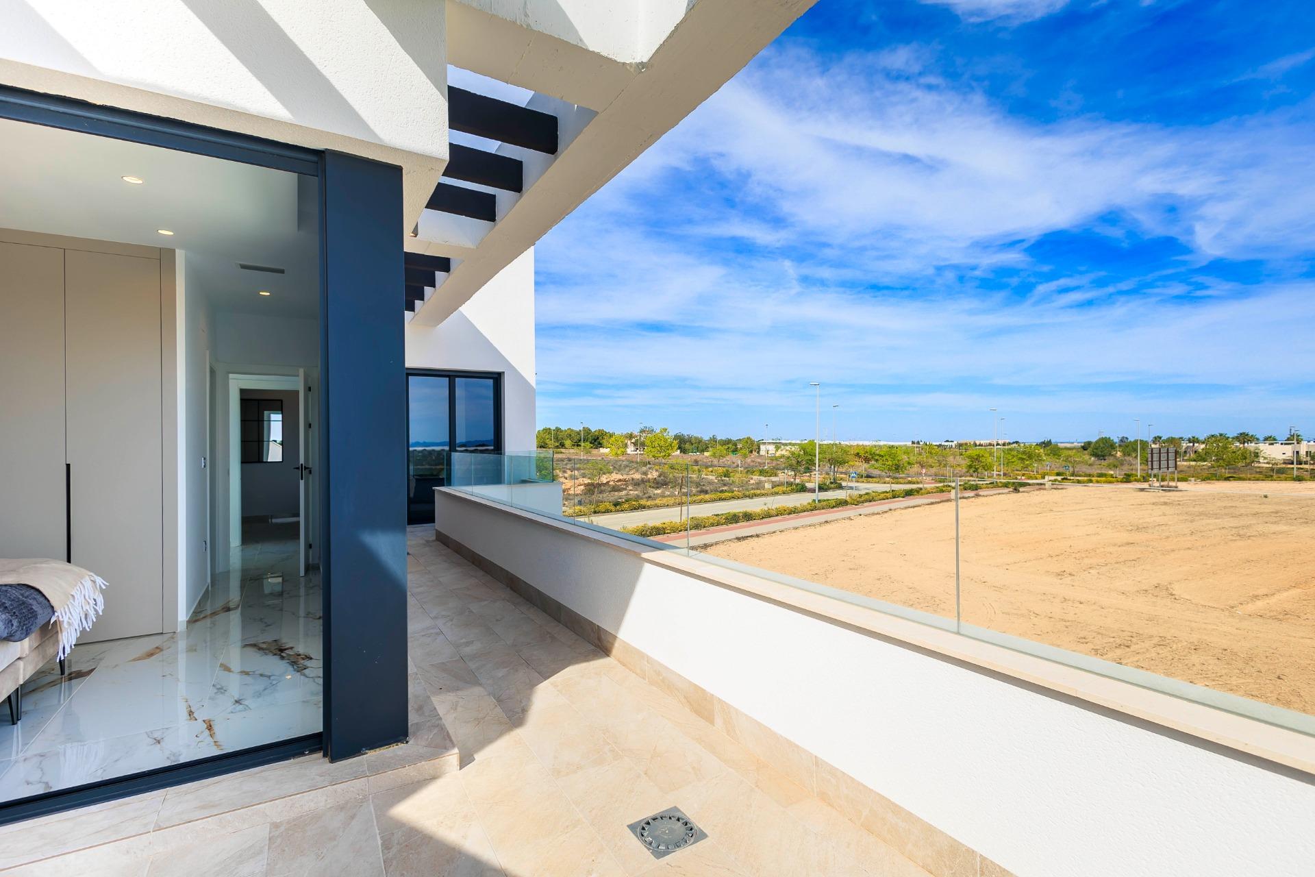 For sale - 3 Bedroom 3 Bathroom Villa in Pilar de La Horadada - Lo Romero Golf  - Alicante