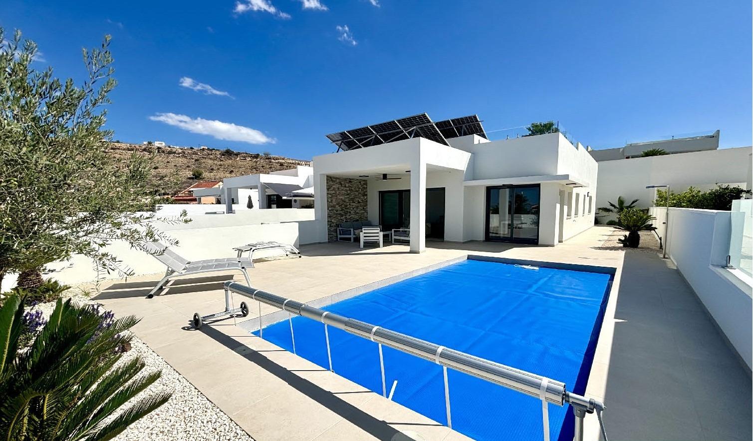 For sale - 3 Bedroom 2 Bathroom Villa in Benijofar - Pueblo  - Alicante
