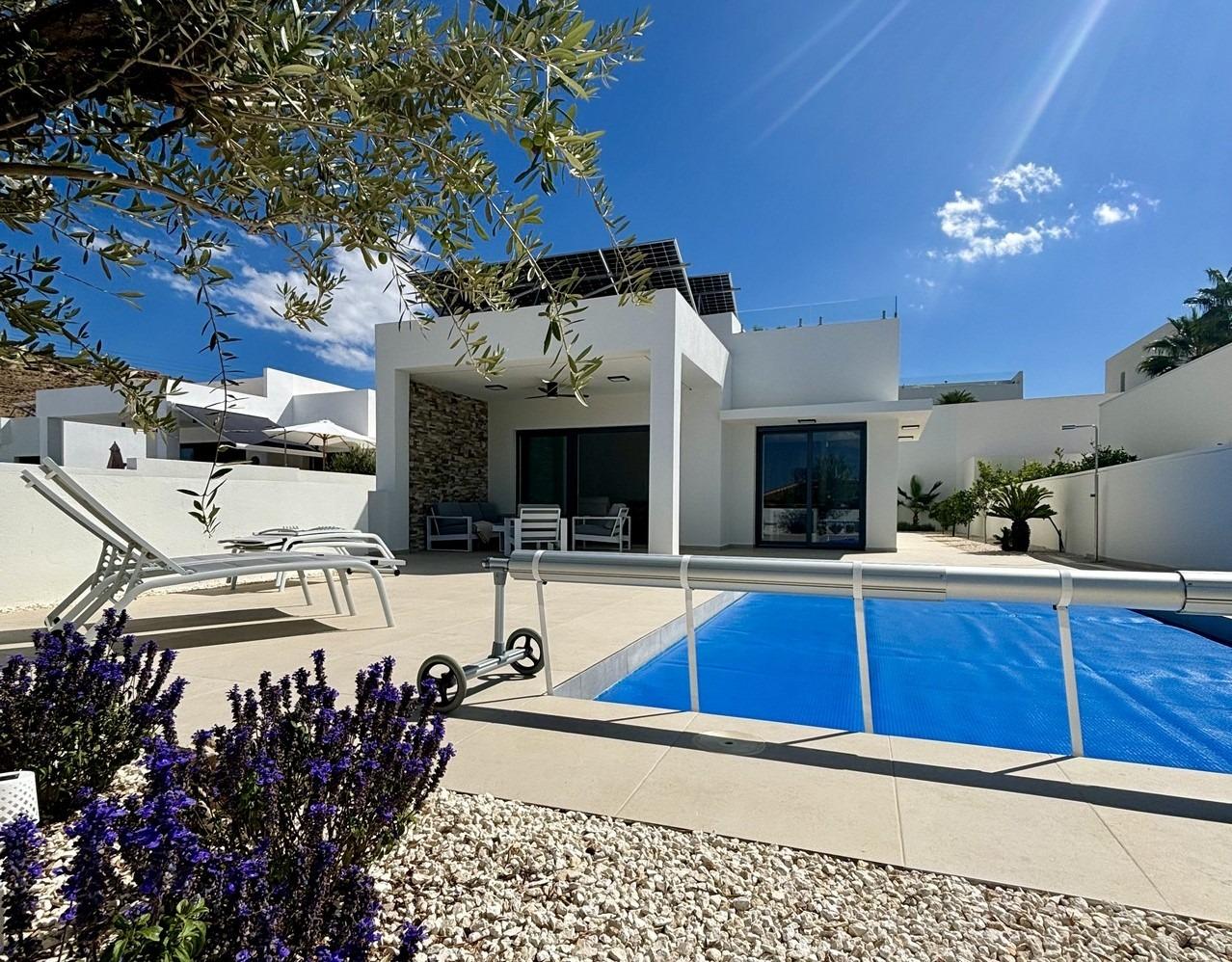 For sale - 3 Bedroom 2 Bathroom Villa in Benijofar - Pueblo  - Alicante