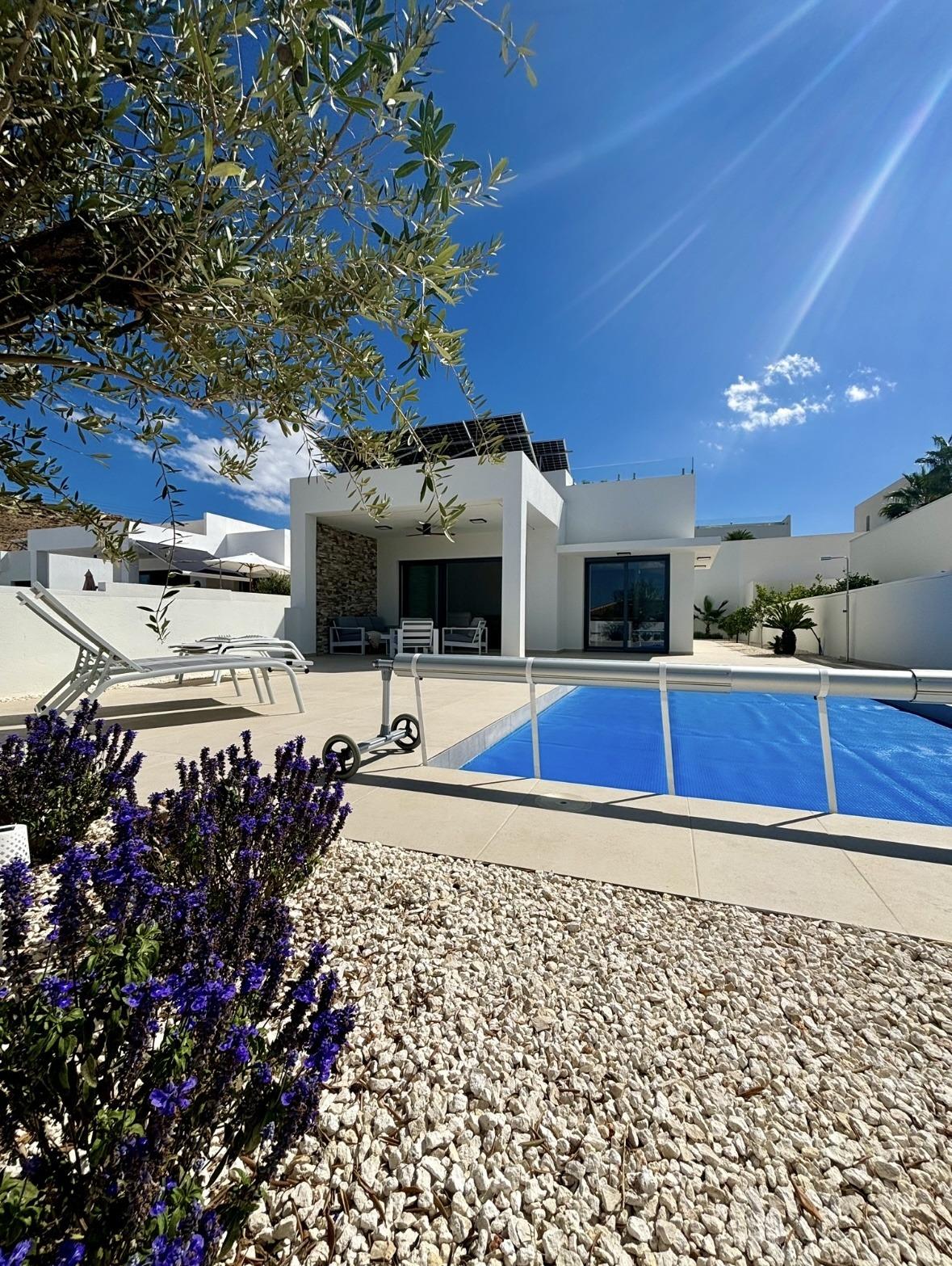 For sale - 3 Bedroom 2 Bathroom Villa in Benijofar - Pueblo  - Alicante