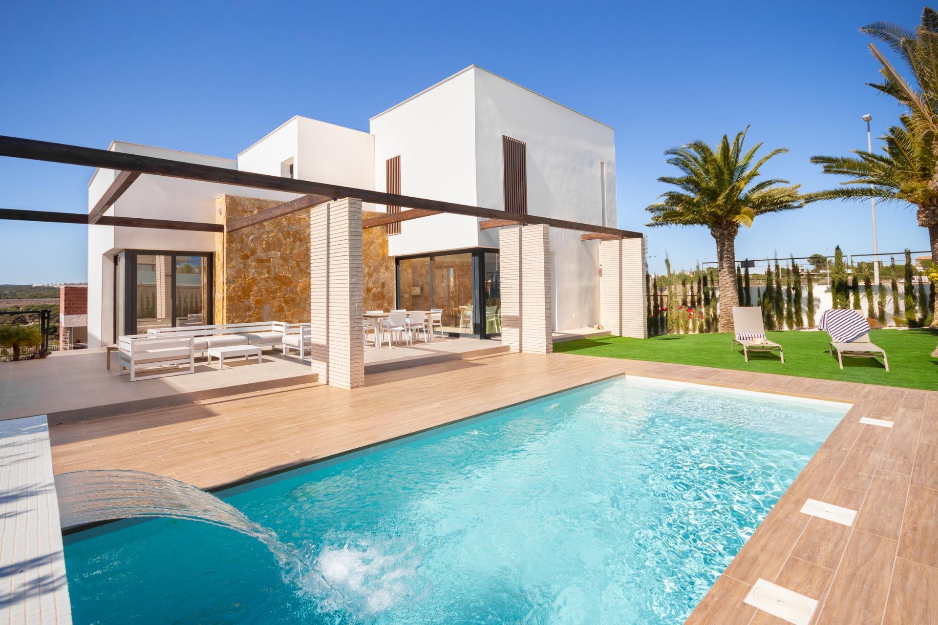 For sale - 4 Bedroom 4 Bathroom Villa in Orihuela Costa - Campoamor  - Alicante