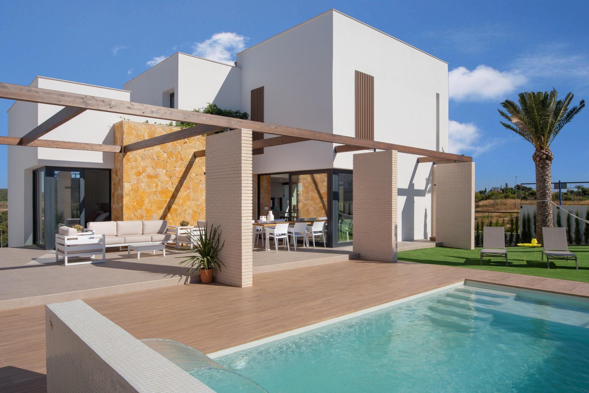 For sale - 4 Bedroom 4 Bathroom Villa in Orihuela Costa - Campoamor  - Alicante