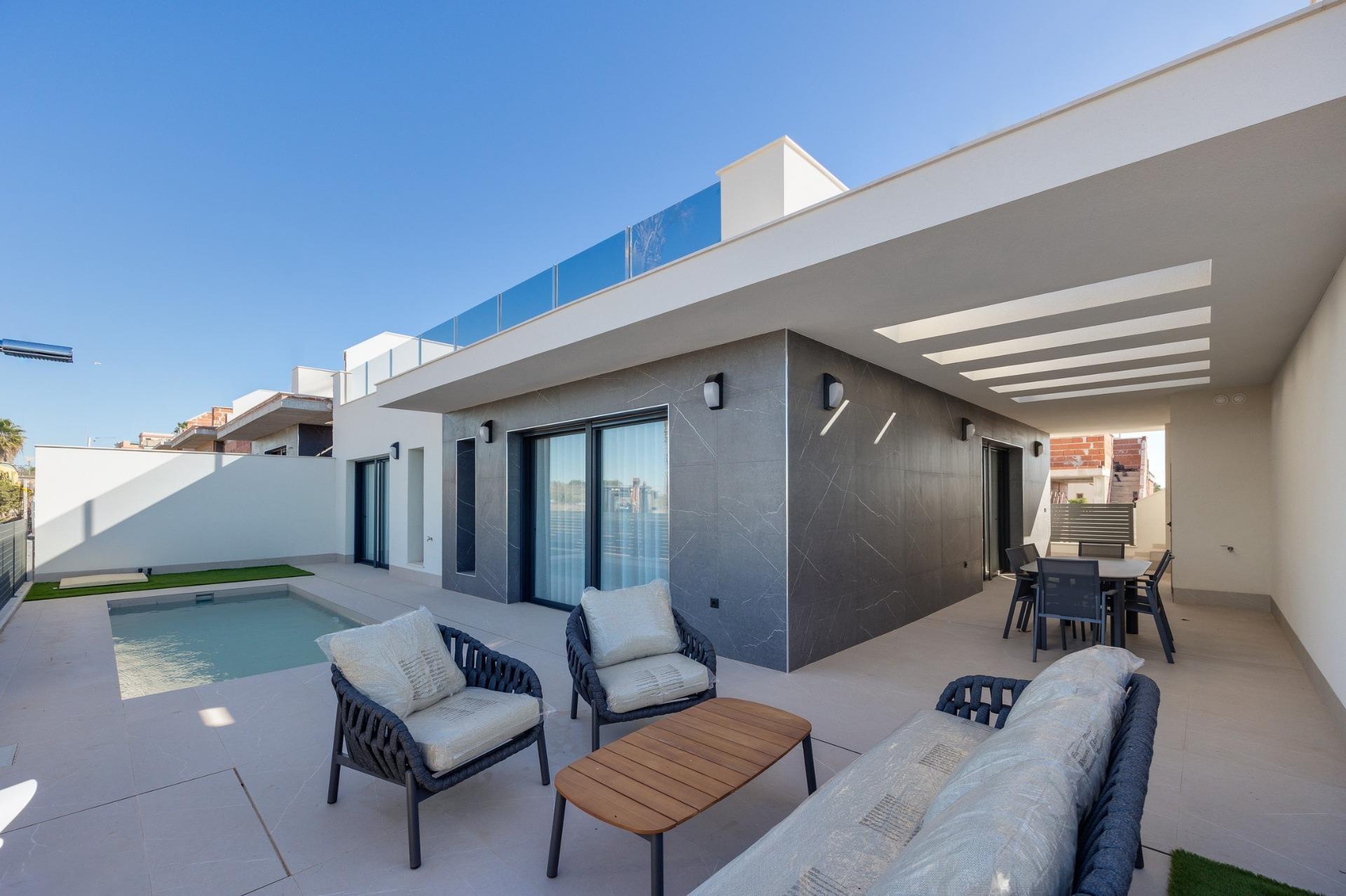 For sale - 3 Bedroom 2 Bathroom Villa in Torrevieja - Sector 25  - Alicante