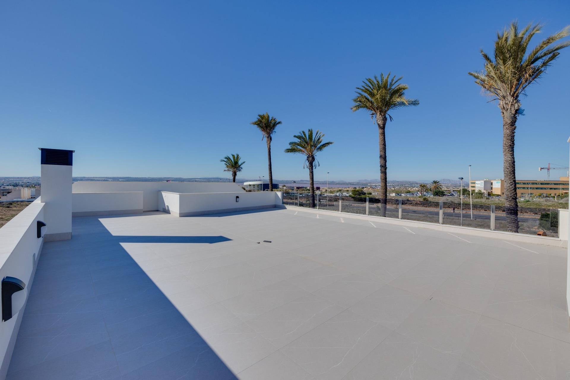 For sale - 3 Bedroom 2 Bathroom Villa in Torrevieja - Sector 25  - Alicante