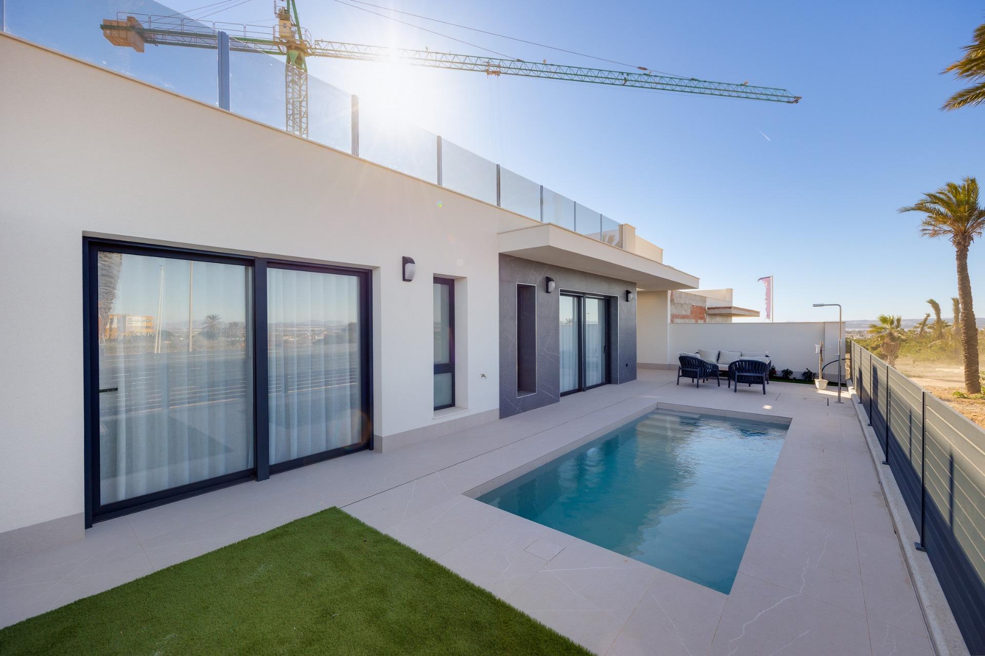 For sale - 3 Bedroom 2 Bathroom Villa in Torrevieja - Sector 25  - Alicante