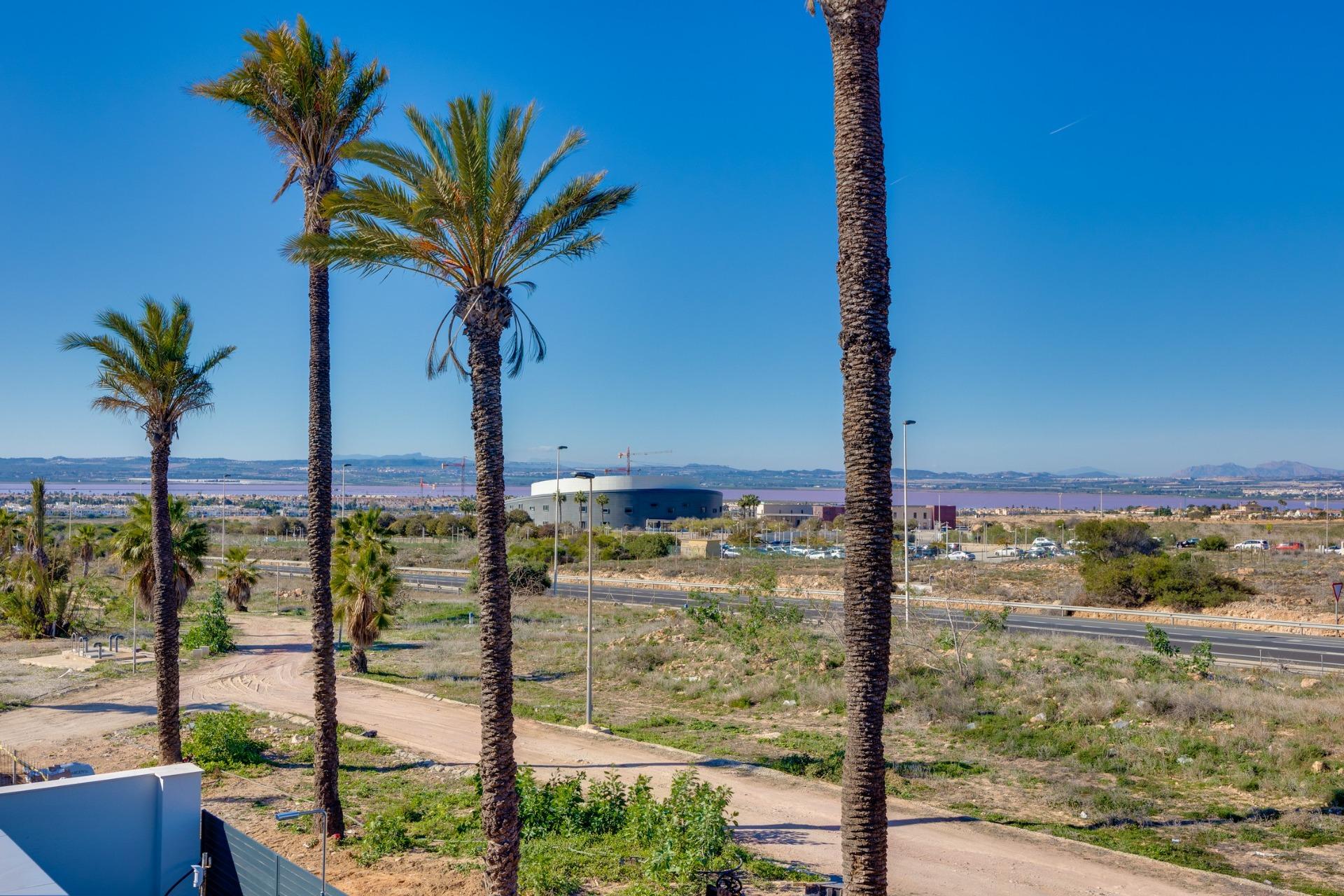 For sale - 3 Bedroom 2 Bathroom Villa in Torrevieja - Sector 25  - Alicante