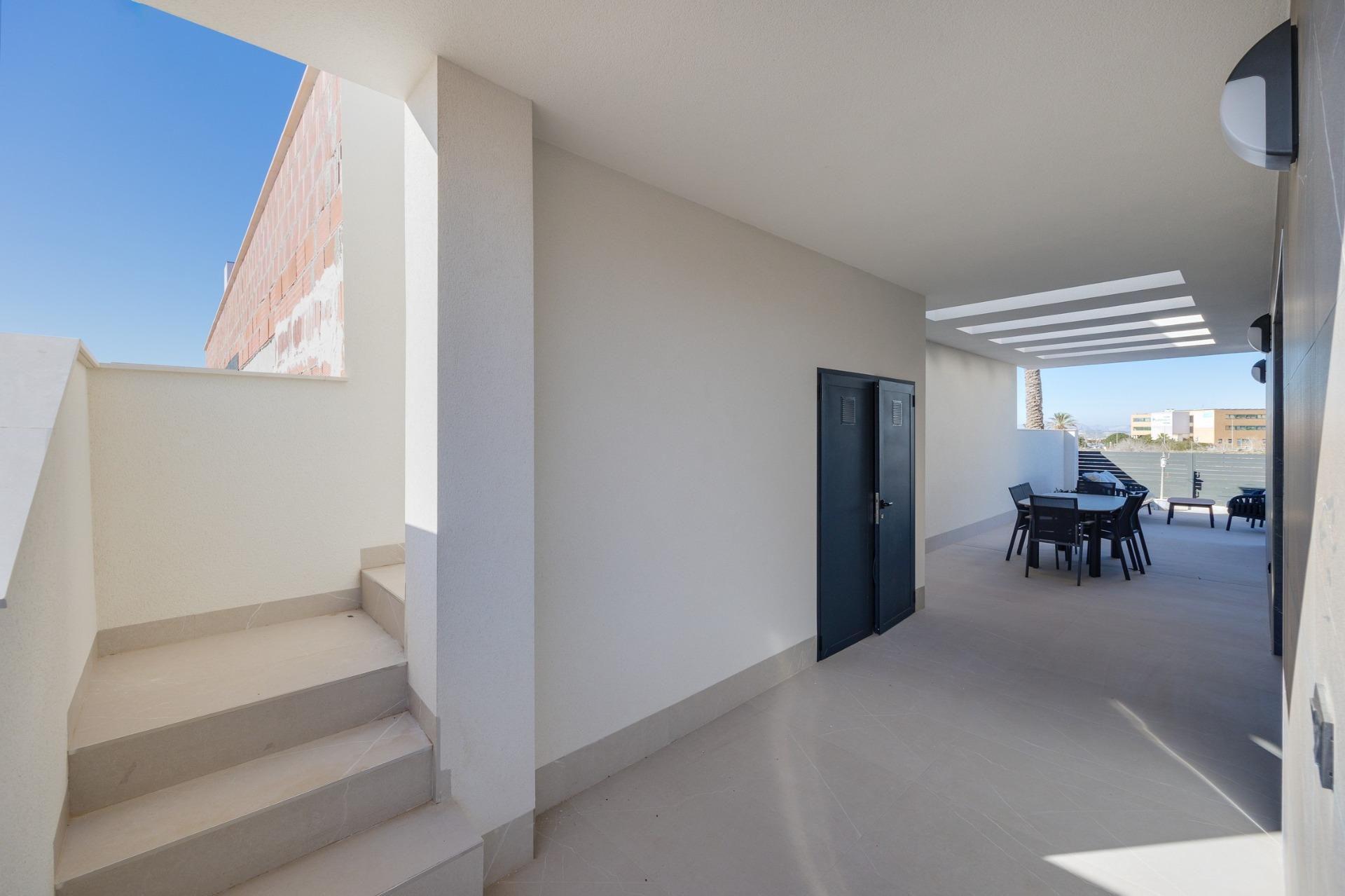 For sale - 3 Bedroom 2 Bathroom Villa in Torrevieja - Sector 25  - Alicante