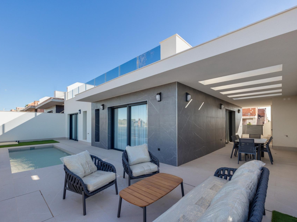 3 Bedroom 2 Bathroom Villa in Torrevieja