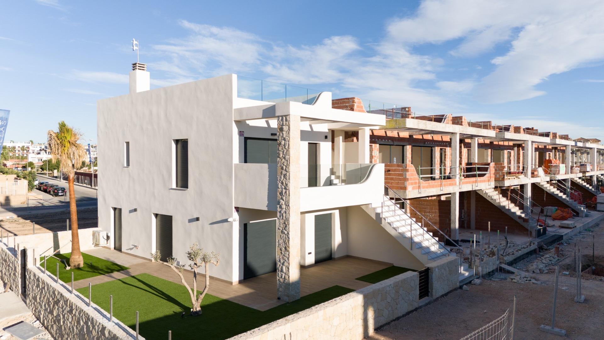 For sale - 3 Bedroom 2 Bathroom Bungalow in Pilar de La Horadada - pueblo  - Alicante