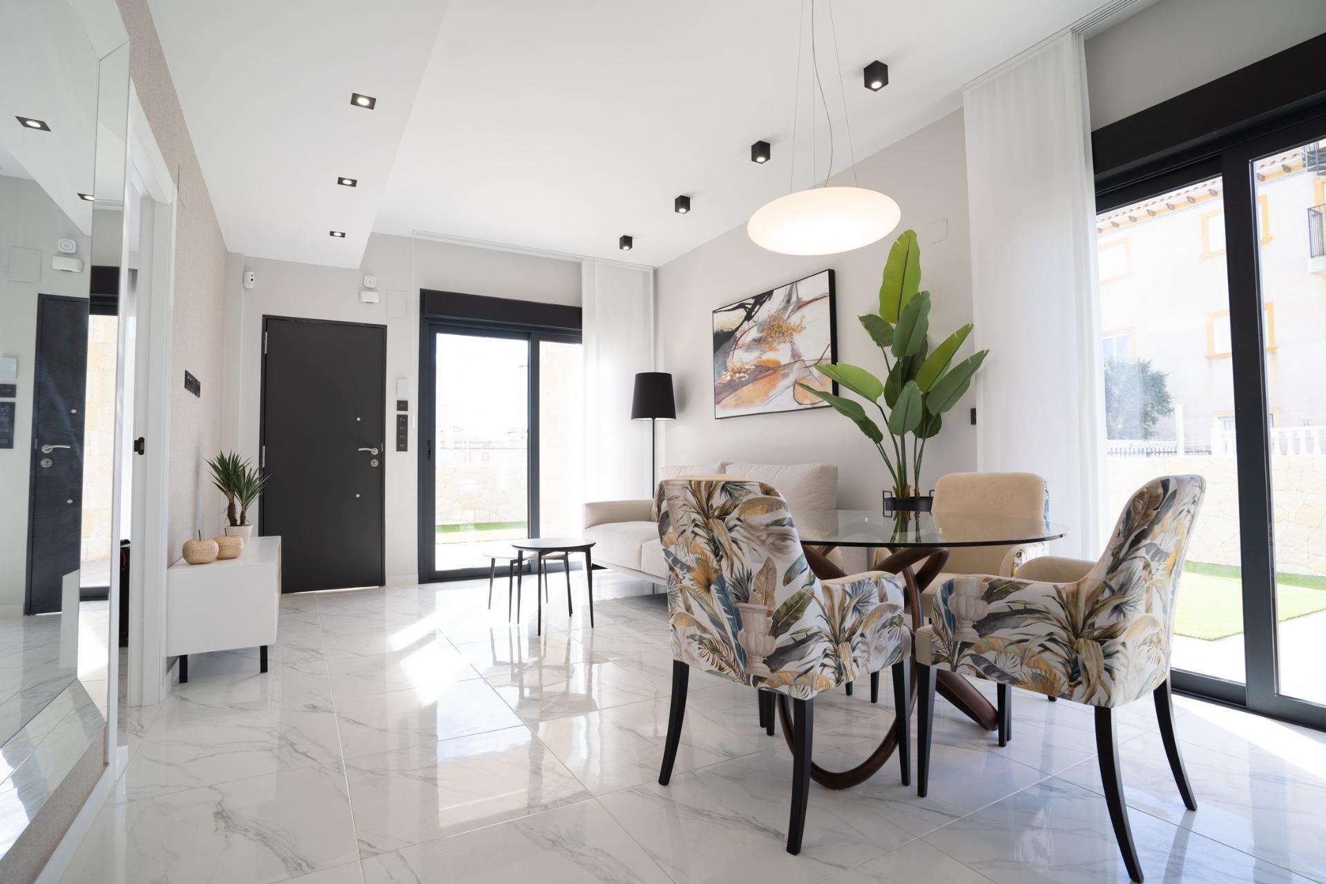 For sale - 3 Bedroom 2 Bathroom Bungalow in Pilar de La Horadada - pueblo  - Alicante
