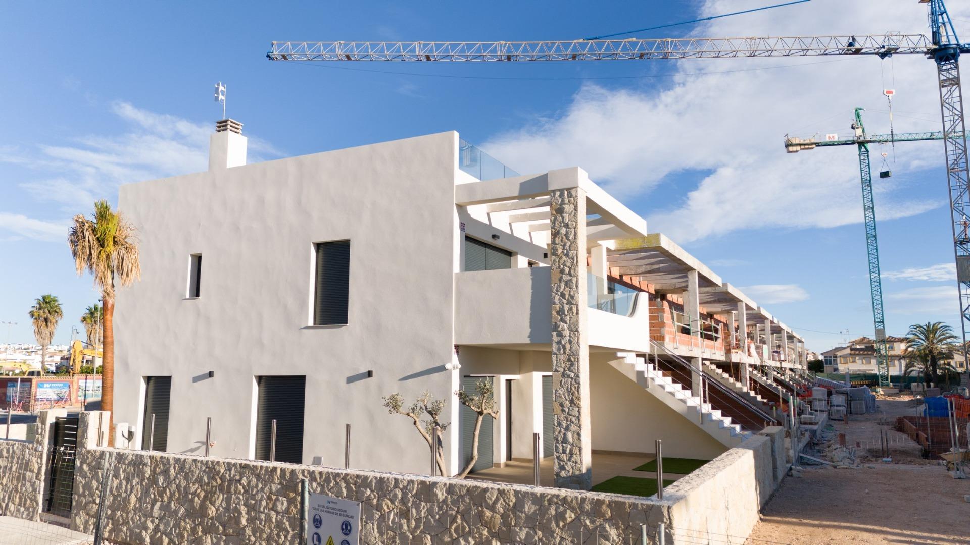 For sale - 3 Bedroom 2 Bathroom Bungalow in Pilar de La Horadada - pueblo  - Alicante