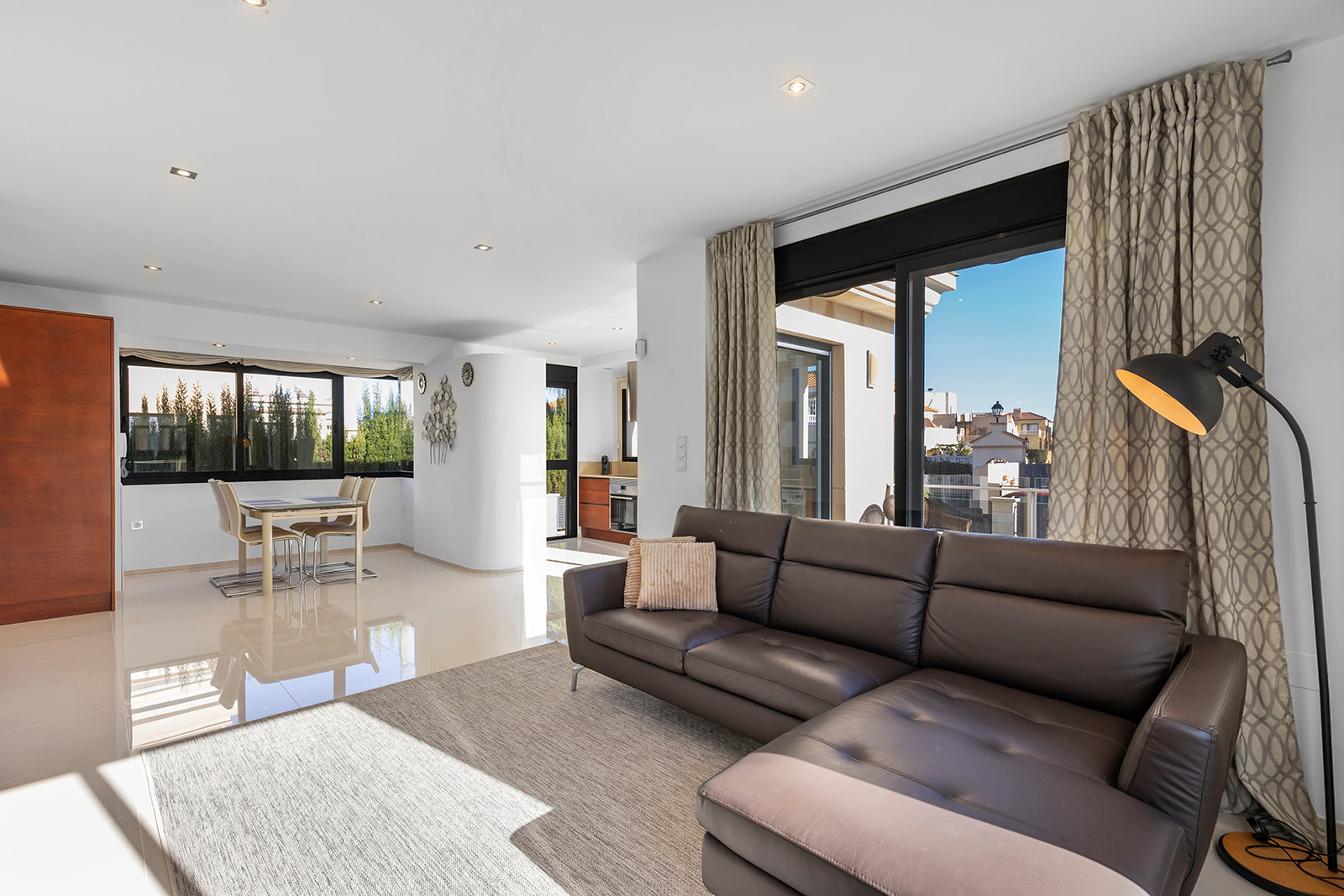 For sale - 5 Bedroom 4 Bathroom Villa in La Zenia - Orihuela Costa  - Alicante