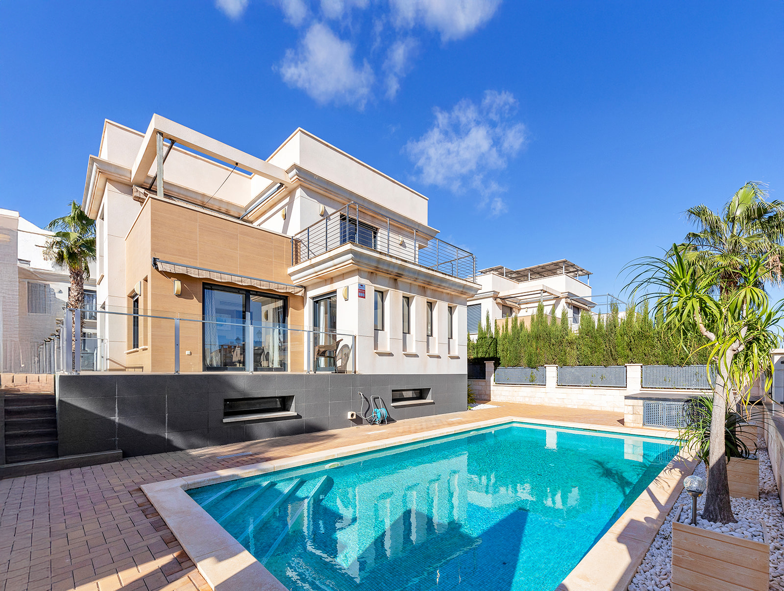 For sale - 5 Bedroom 4 Bathroom Villa in La Zenia - Orihuela Costa  - Alicante