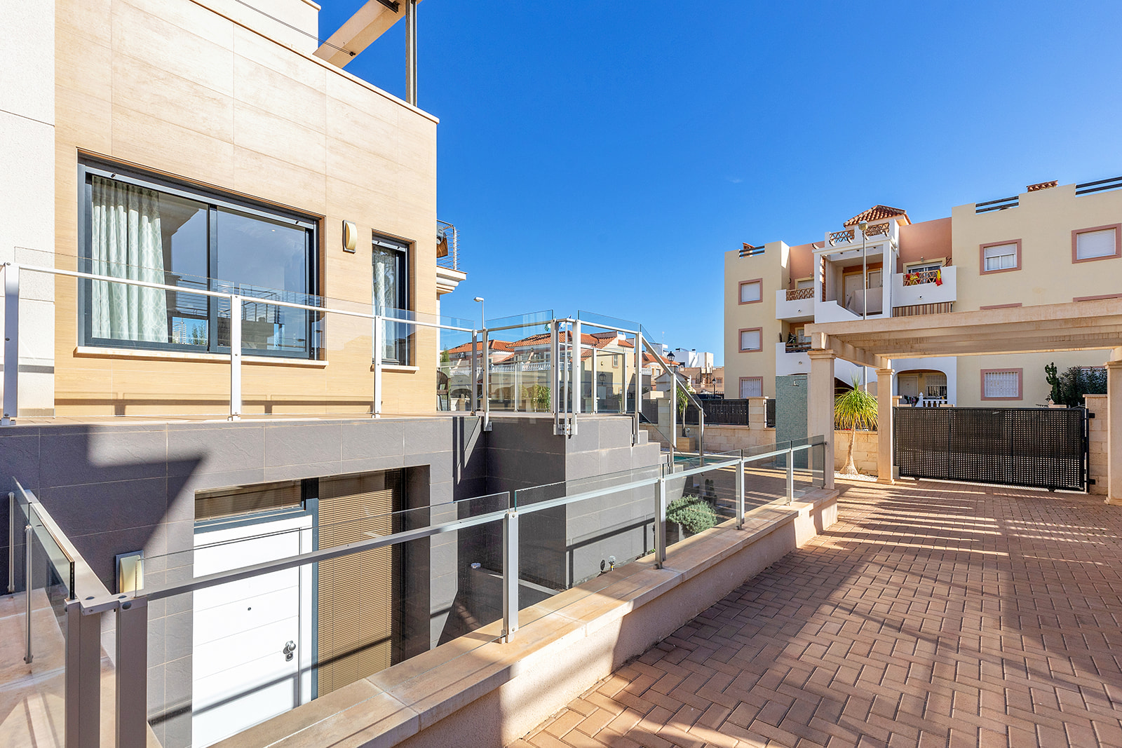 For sale - 5 Bedroom 4 Bathroom Villa in La Zenia - Orihuela Costa  - Alicante