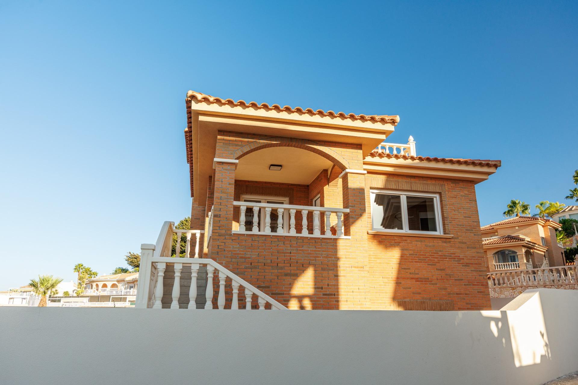 For sale - 4 Bedroom 3 Bathroom Villa in Rojales - Ciudad Quesada  - Alicante