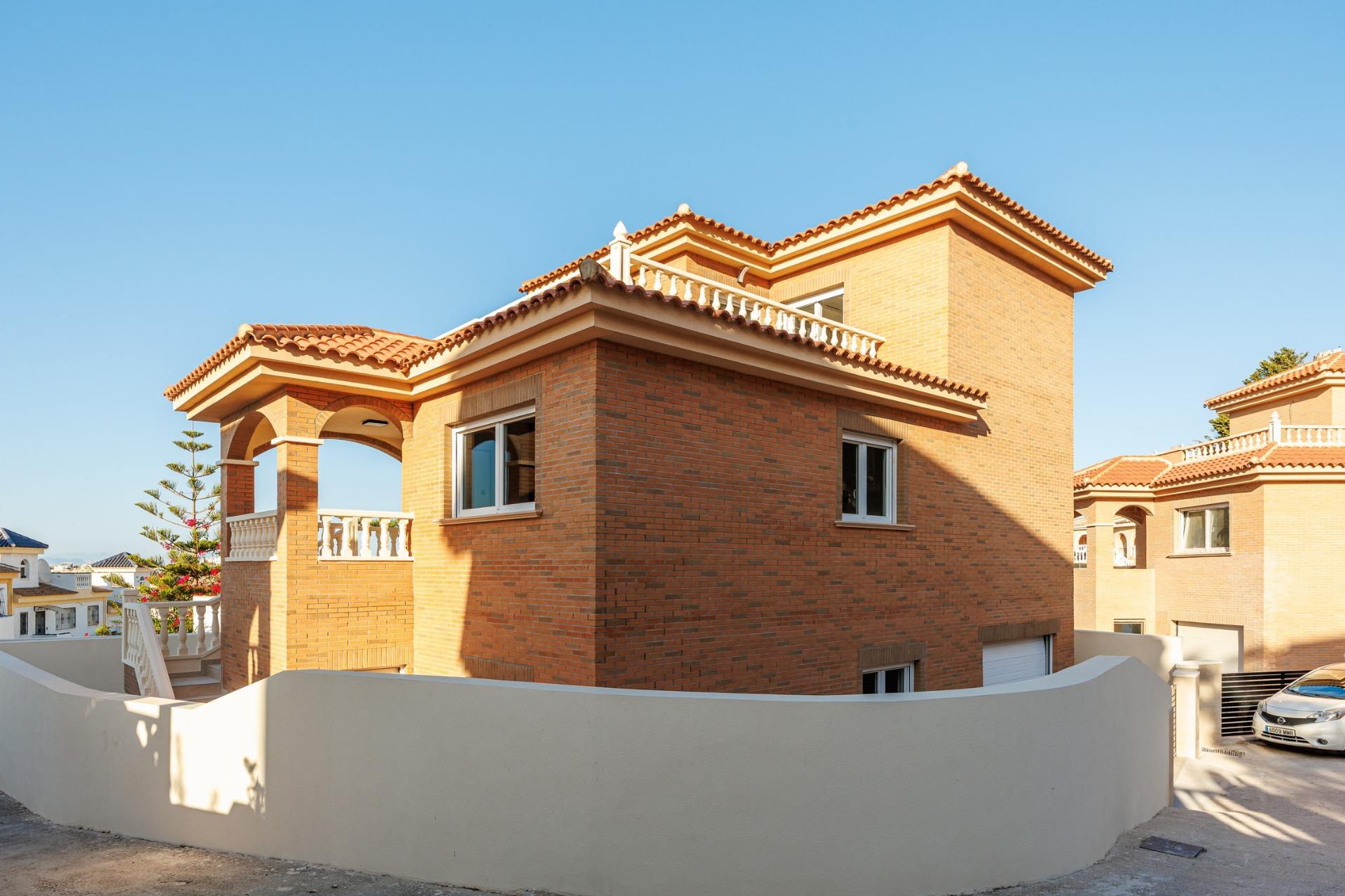 For sale - 4 Bedroom 3 Bathroom Villa in Rojales - Ciudad Quesada  - Alicante