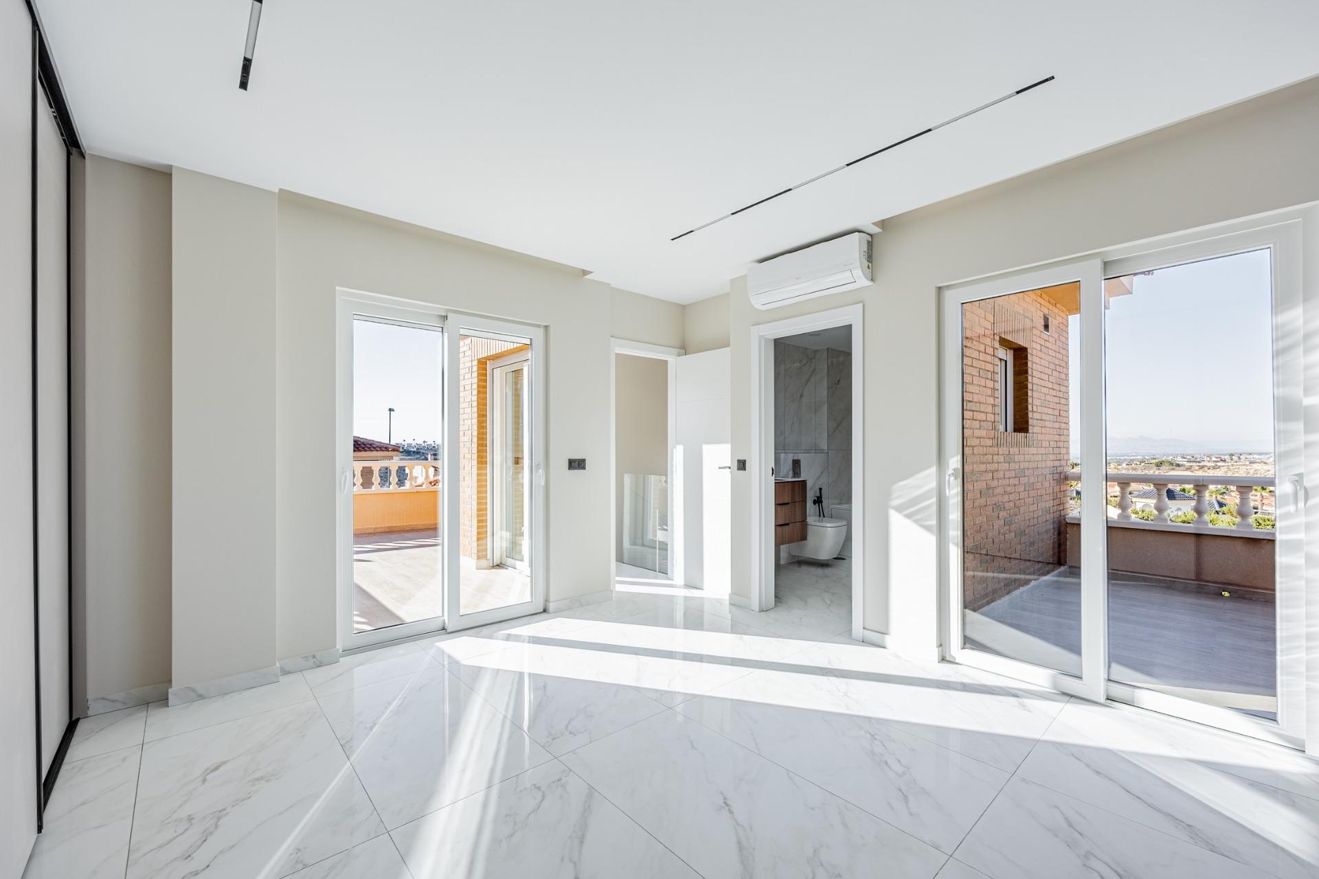 For sale - 4 Bedroom 3 Bathroom Villa in Rojales - Ciudad Quesada  - Alicante