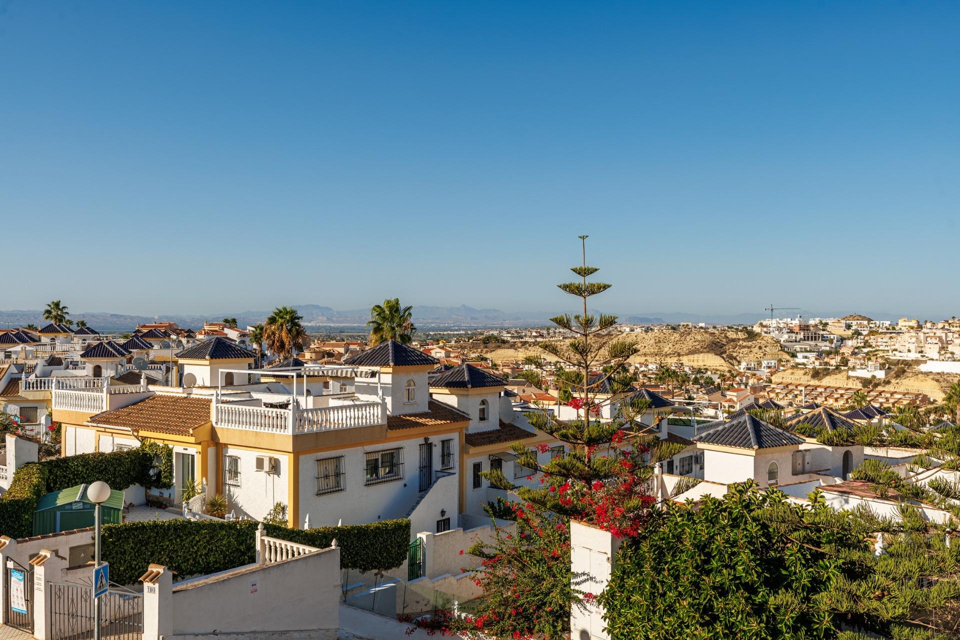 For sale - 4 Bedroom 3 Bathroom Villa in Rojales - Ciudad Quesada  - Alicante