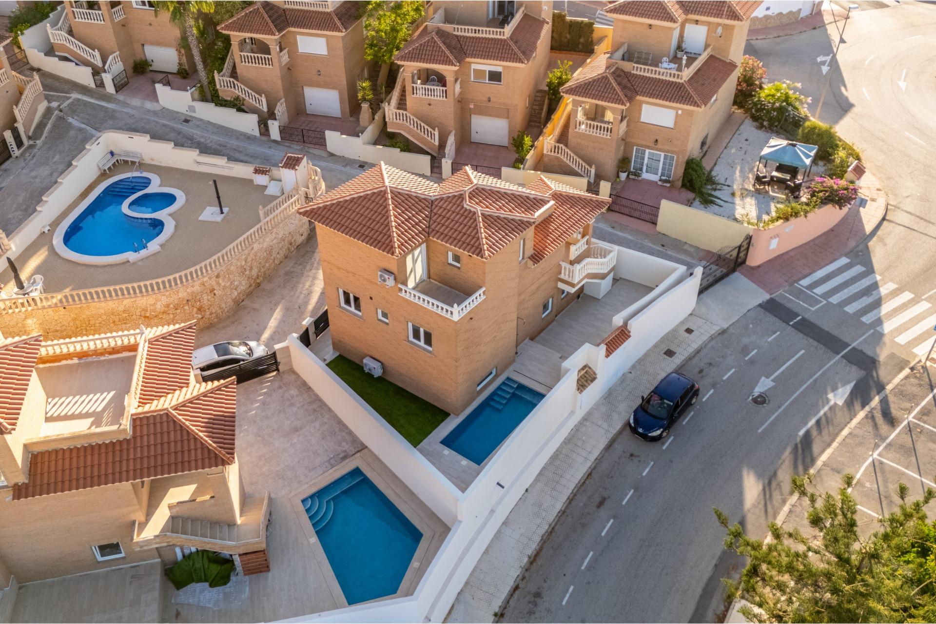 For sale - 4 Bedroom 3 Bathroom Villa in Rojales - Ciudad Quesada  - Alicante