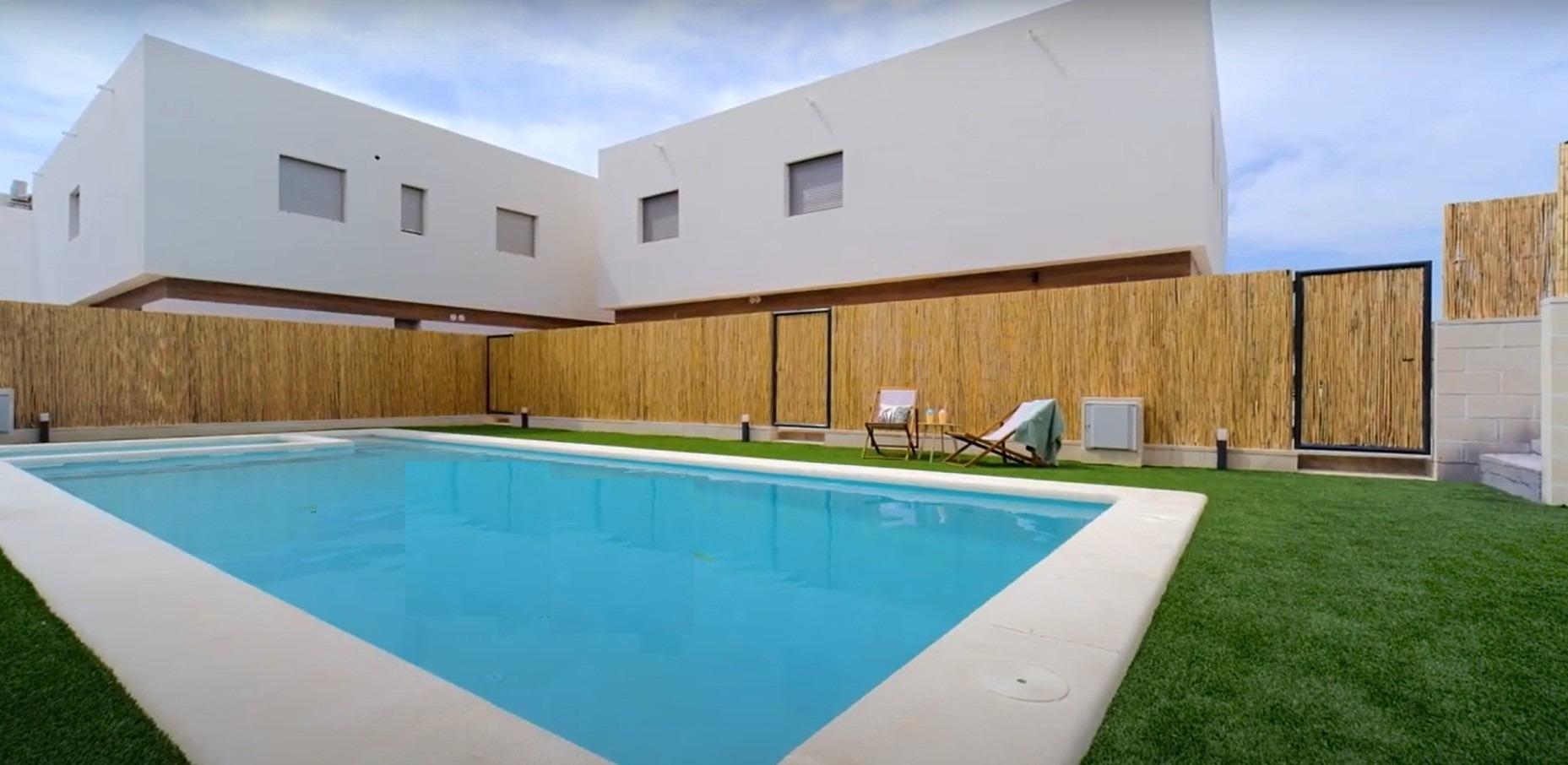 For sale - 3 Bedroom 2 Bathroom Town House in Orihuela Costa - PAU 26  - Alicante