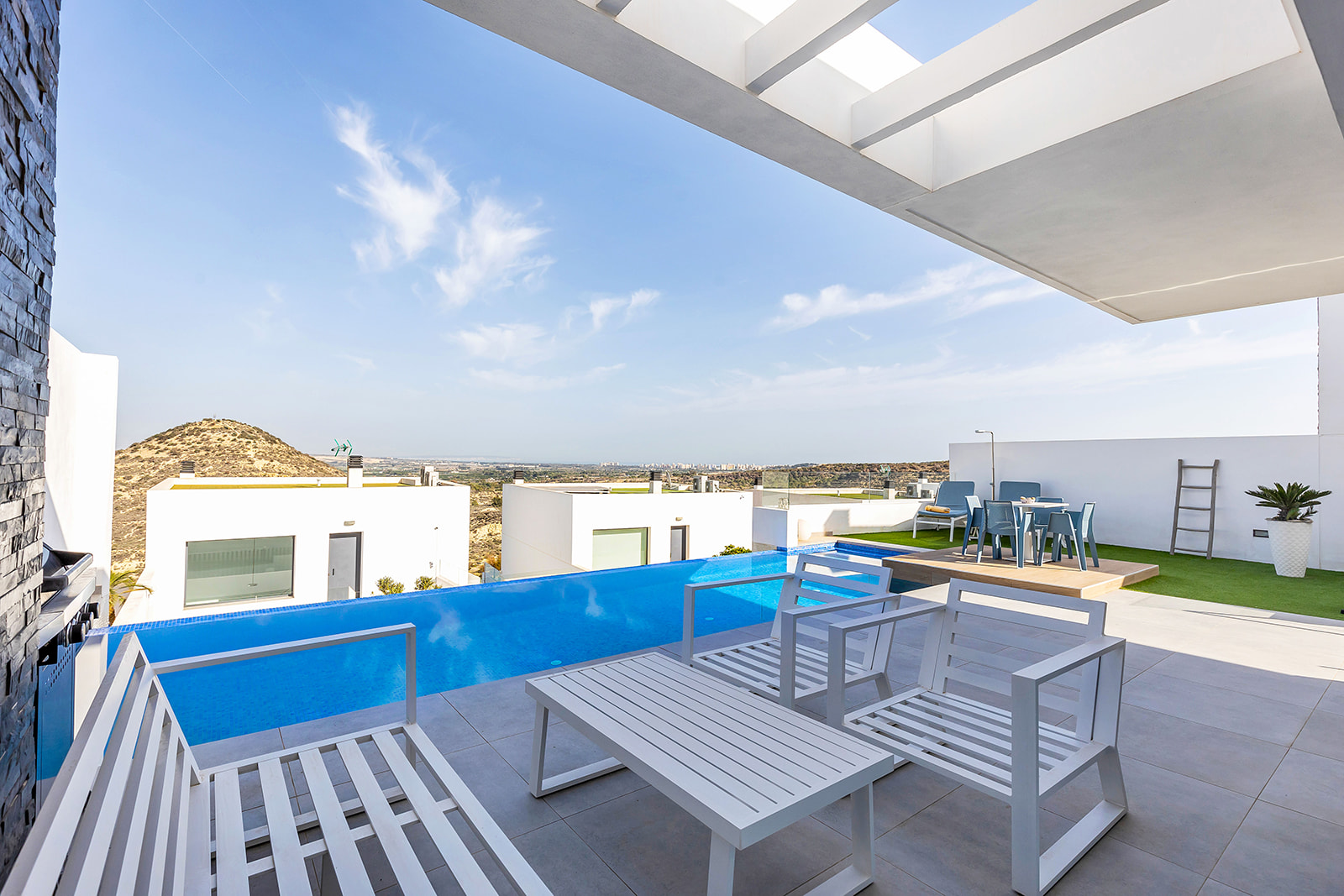 For sale - 3 Bedroom 3 Bathroom Villa in Ciudad Quesada -  - Alicante