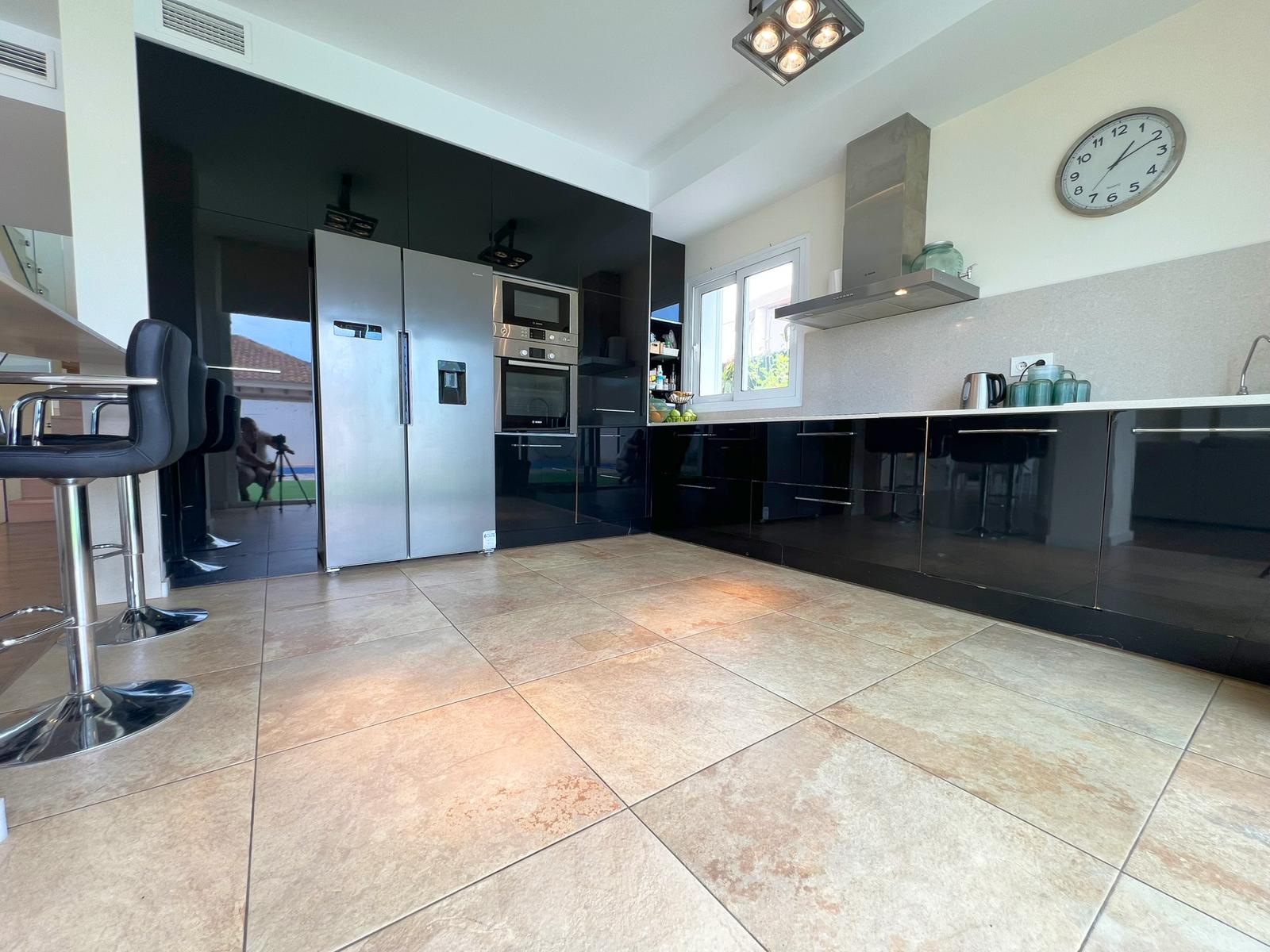 For sale - 6 Bedroom 4 Bathroom Villa in La marina - La marina / el pinet  - Alicante