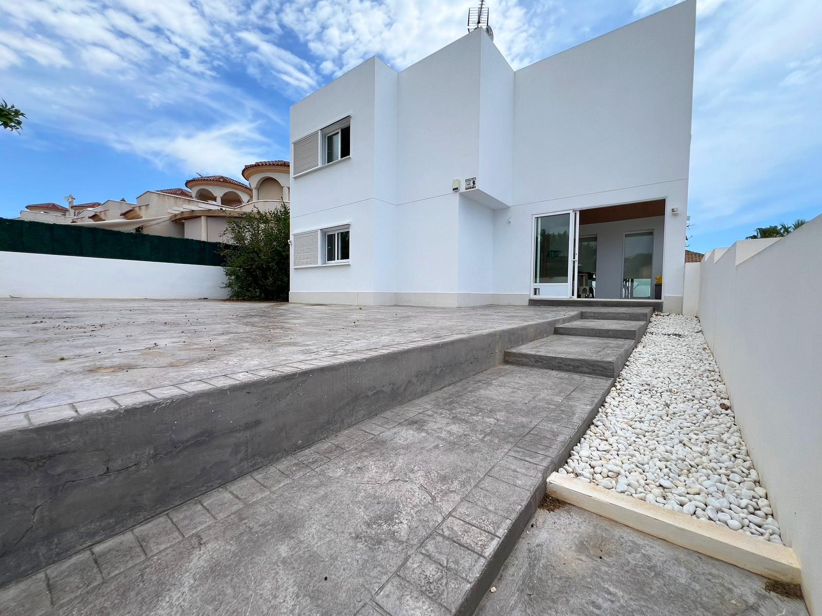 For sale - 6 Bedroom 4 Bathroom Villa in La marina - La marina / el pinet  - Alicante