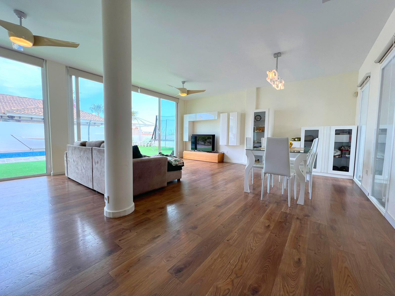 For sale - 6 Bedroom 4 Bathroom Villa in La marina - La marina / el pinet  - Alicante