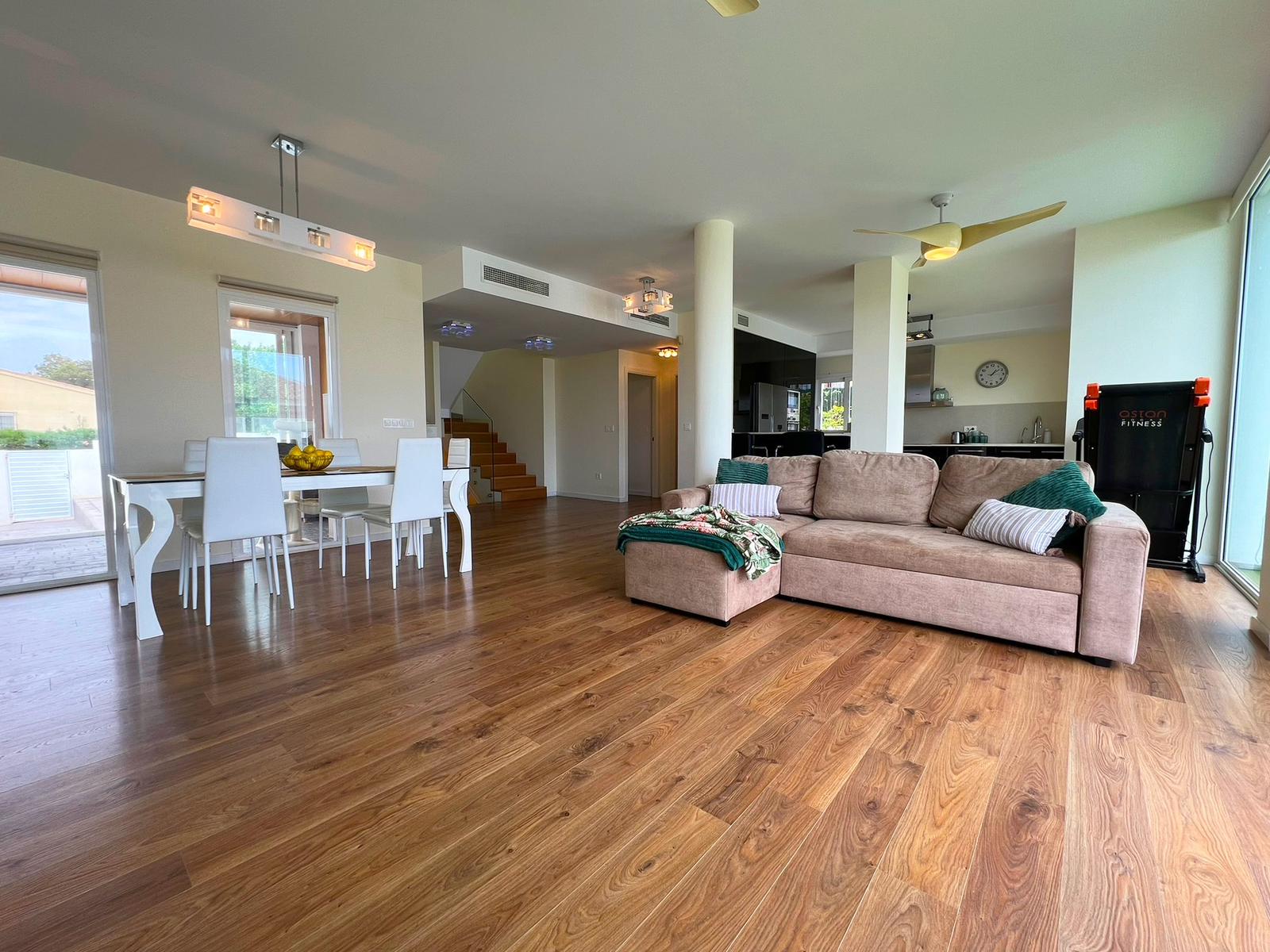 For sale - 6 Bedroom 4 Bathroom Villa in La marina - La marina / el pinet  - Alicante